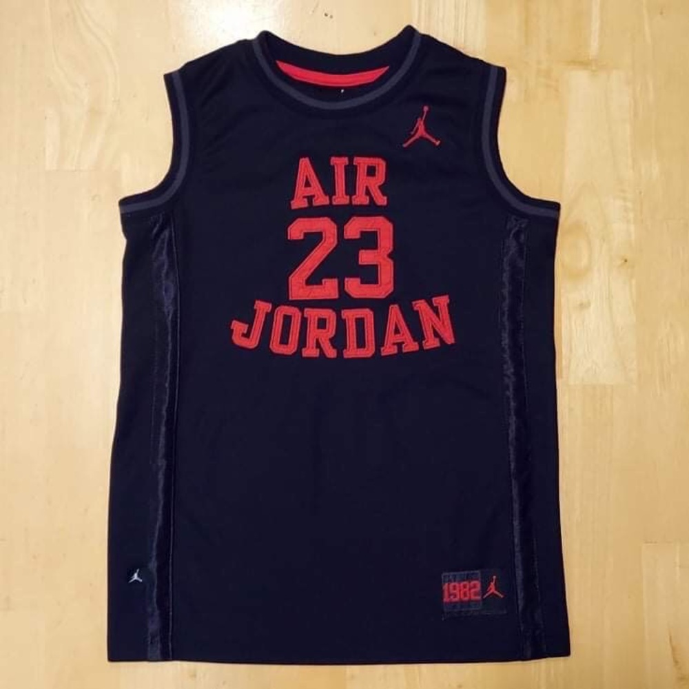 Air Jordan Red & Black Jersey size M